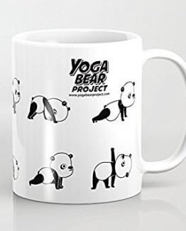 Taza de panda haciendo yoga